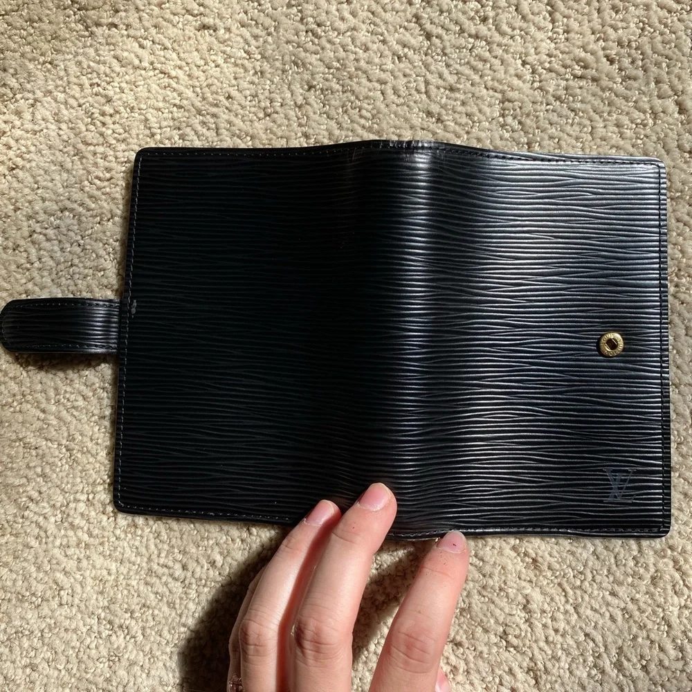 Authentic Louis Vuitton Epi leather Agenda Cover black silver - Picture 11 of 13